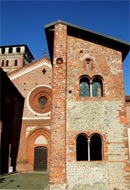 immagine ingrandita Abbazia - Scorcio della Facciata e del Campanile (apre in nuova finestra)