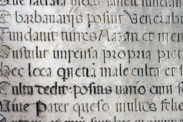 Epigrafe di consacrazione dell'abbazia (part.)