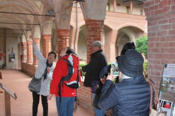 La visita continua con gli affreschi del chiostro