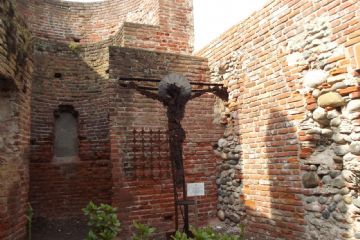 Il crocifisso in ferro <br>Arte contemporanea<br>Ex Chiesetta di San Carlo