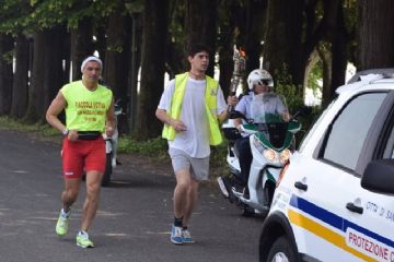 Lungo il viale alberato verso la Madonna della Fontana