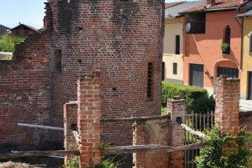 La torretta con le mura ghibelline