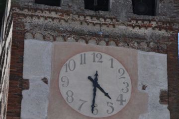 Campanile - Particolare dell'orologio appena restaurato