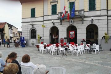 Associazioni e Scuole lungo le vie del borgo<br>l'orchestra si prepara...