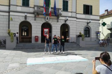 Associazioni e Scuole lungo le vie del borgo<br>L'esibizione hip hop della Scuola di Danza "Città della danza" di Novara