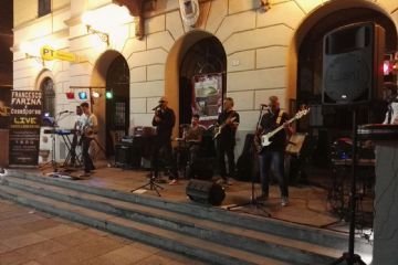 Francesco Farina e Casesparse e DJ Set di Flavio Pavia<br>Per concludere in bellezza