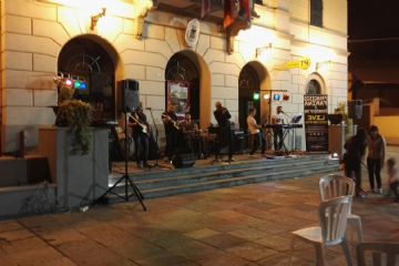 Francesco Farina e Casesparse e DJ Set di Flavio Pavia<br>Per concludere in bellezza