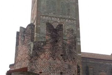La torretta difensiva e la torre campanaria