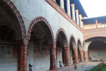 Le arcate del chiostro
