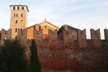 Dietro alle mura ghibelline