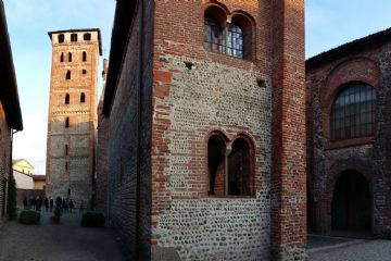Campanile e nartece