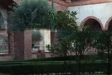 Sovrapposizioni nel chiostro