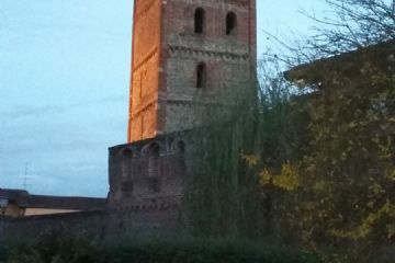 Il campanile dalla via Barbavara