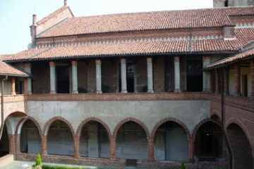 Abbazia - Chiostro lato Chiesa