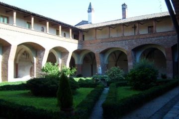 Abbazia Benedettina - Giardino interno al Chiostro