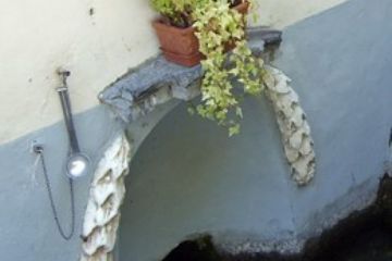 Santuario - La Fonte all'esterno con mestolo per bere