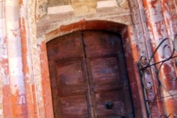 Abbazia - Porta Ingresso alla Chiesa dal Chiostro