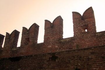 Particolare delle Mure che circondano l'Abbazia benedettina