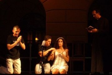 Il matrimonio in gran segreto...ancora sul palco...sta arrivando il temporale