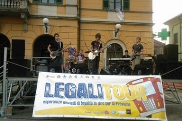Una band durante la festa