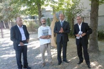 Nel 2009 il Comune è risultato il più riciclone della Provincia di Novara con oltre il 71% di raccolta differenziata. Nella foto,  il direttore Cbn Ardizio, l'artista di land art Crippa, il sindaco Zanzola e l'assessore provinciale Tenace