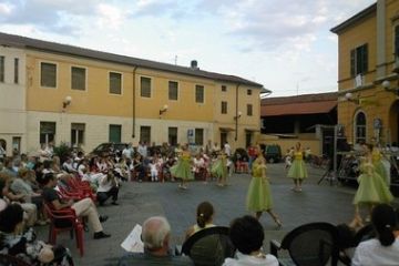 Un altro momento dello spettacolo, quanta gente!!