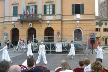 ...con un balletto molto coinvolgente...