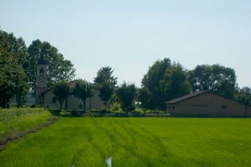 Il Santuario visto dai campi di riso